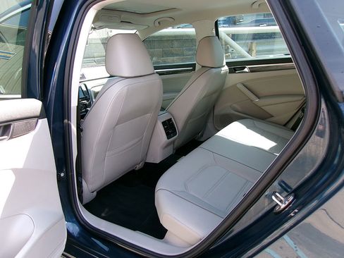 Used 2018 Volkswagen Passat 2.0T SE image 12