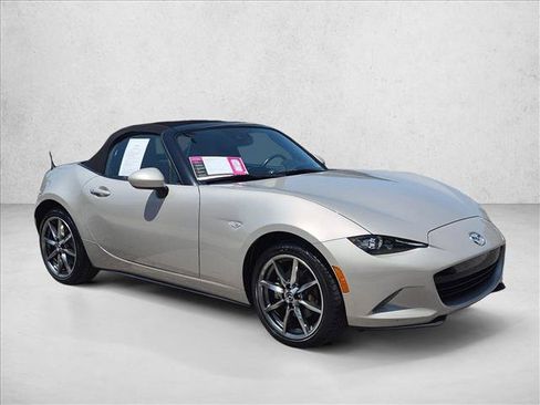 Used 2022 MAZDA MX-5 Miata Grand Touring w/ Weather Package RWD image 4