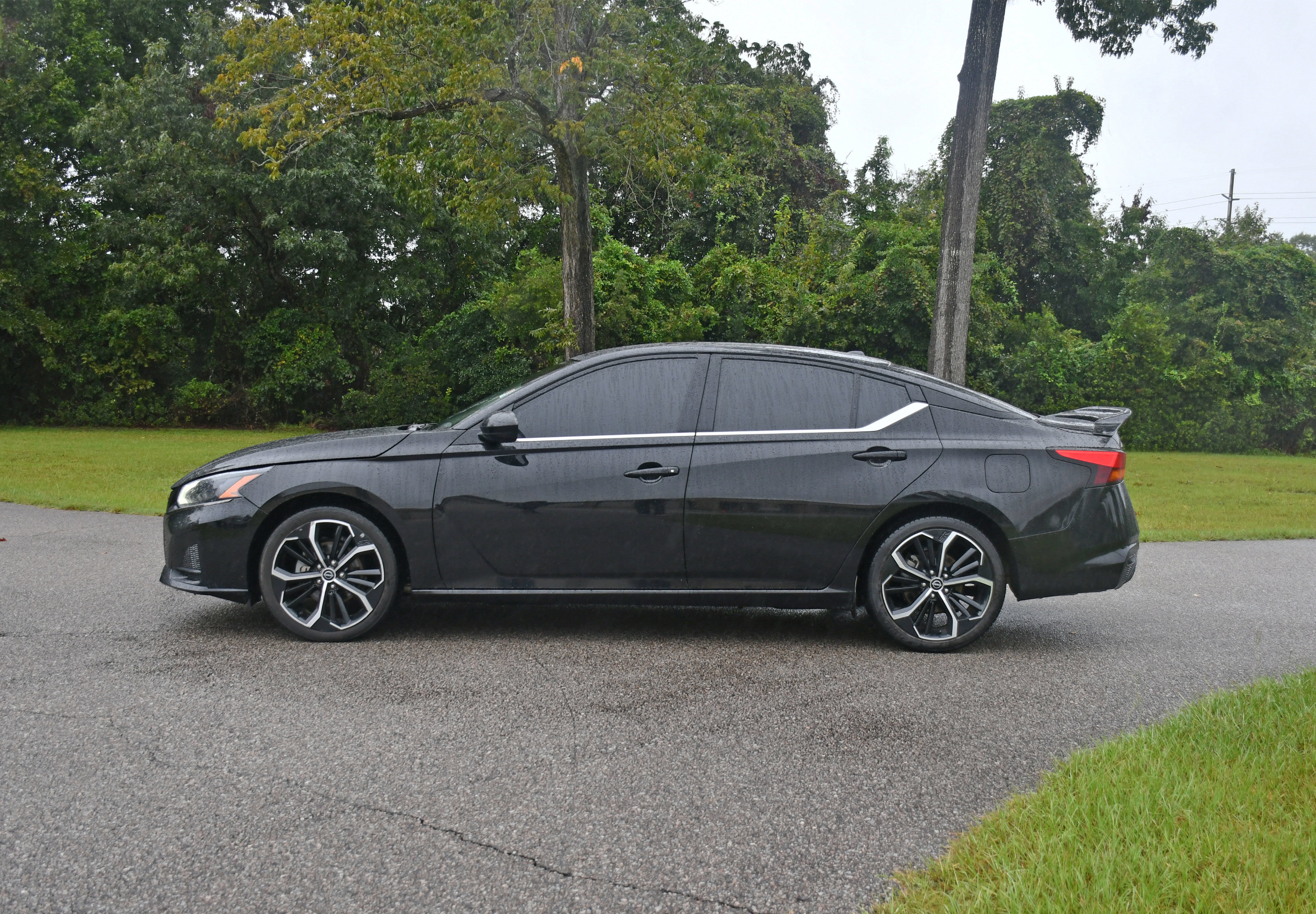 Used 2023 Nissan Altima 2.5 SR FWD image 2