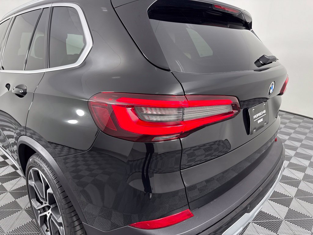 Used 2022 BMW X5 xDrive40i w/ Parking Assistance Package AWD/4WD image 12