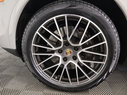 Used 2021 Porsche Cayenne image 31