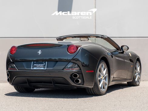 Used 2014 Ferrari California RWD image 7