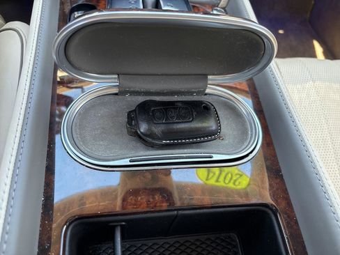 Used 2014 Bentley Flying Spur W12 image 28