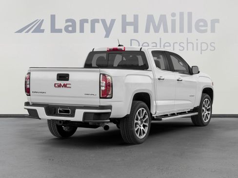Used 2018 GMC Canyon Denali image 2