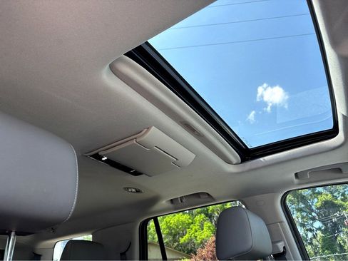 Used 2018 Chevrolet Tahoe LT w/ LT Signature Package image 12