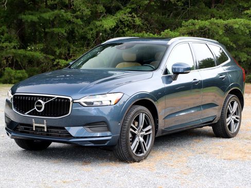 Used 2018 Volvo XC60 T5 Momentum w/ Vision Package image 34