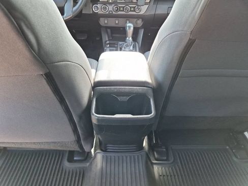 Used 2017 Toyota Tacoma TRD Sport w/ Tow Package (A/T) AWD/4WD image 33
