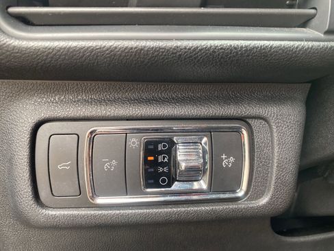 Used 2020 Lincoln Corsair FWD w/ Premium Package image 10