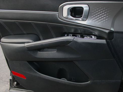 Used 2023 Kia Sorento SX image 14