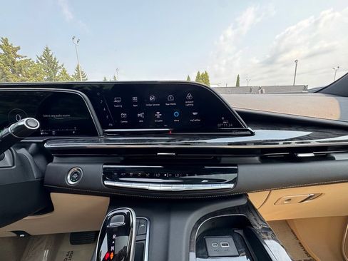 Used 2021 Cadillac Escalade Premium Luxury w/ Driver Assist Tech Package AWD/4WD image 27