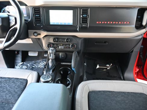 Used 2022 Ford Bronco Wildtrak image 7