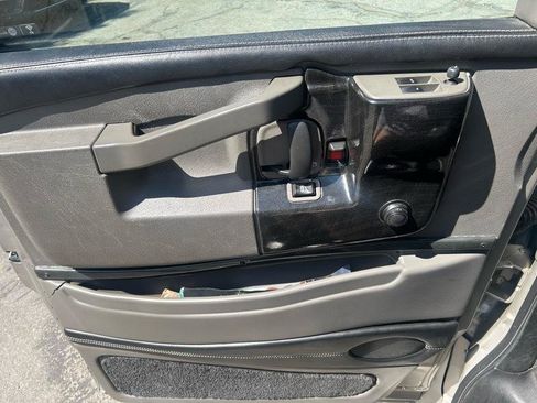 Used 2017 Chevrolet Express 2500 RWD image 10