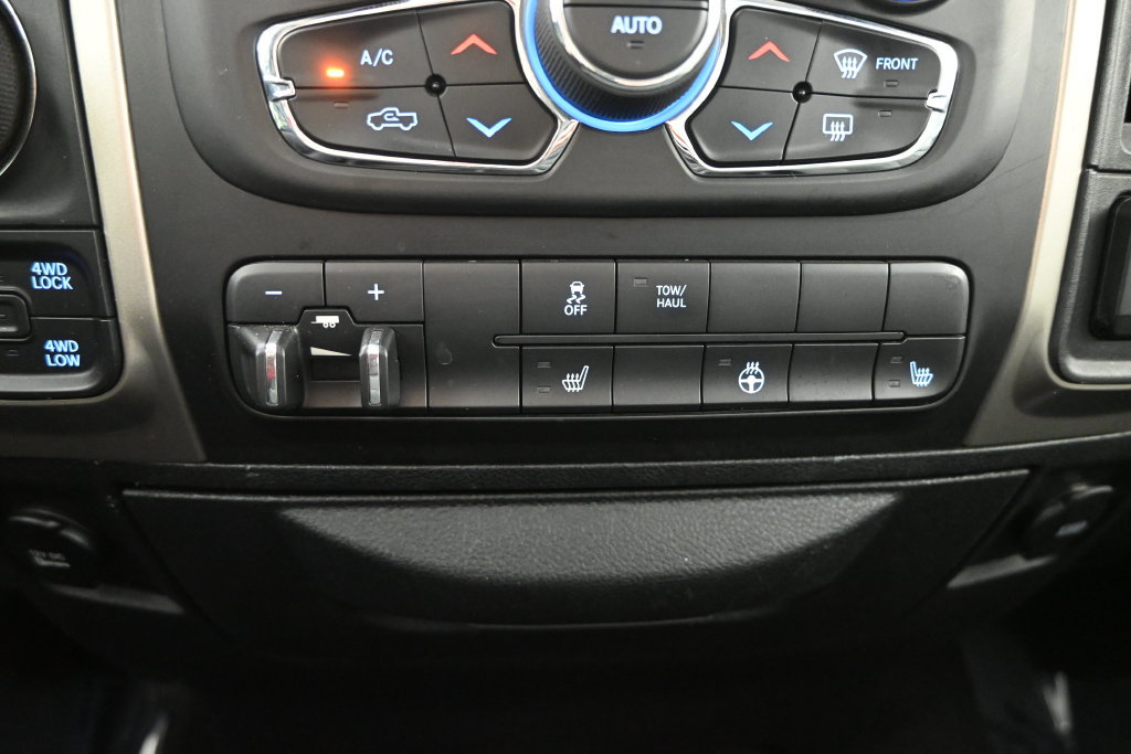 Used 2018 RAM 1500 SLT AWD/4WD image 33
