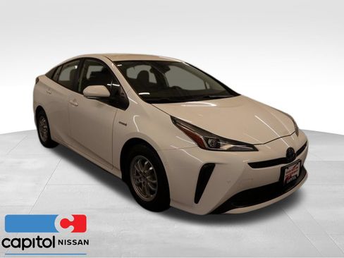 Used 2022 Toyota Prius LE FWD image 1