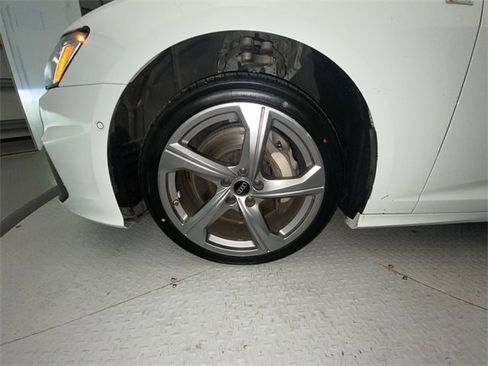 Used 2024 Audi A6 Premium Plus image 10