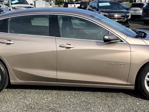 Used 2018 Chevrolet Malibu LT w/ Leather Package FWD image 14