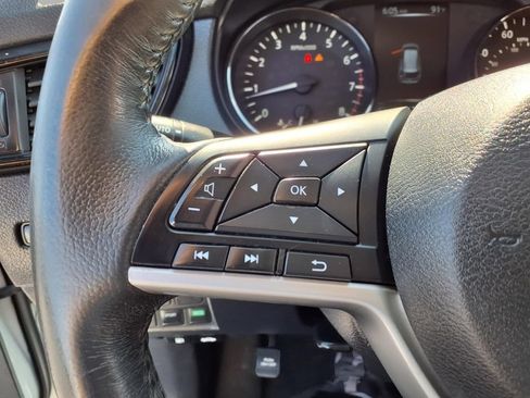 Used 2017 Nissan Rogue SV FWD image 13