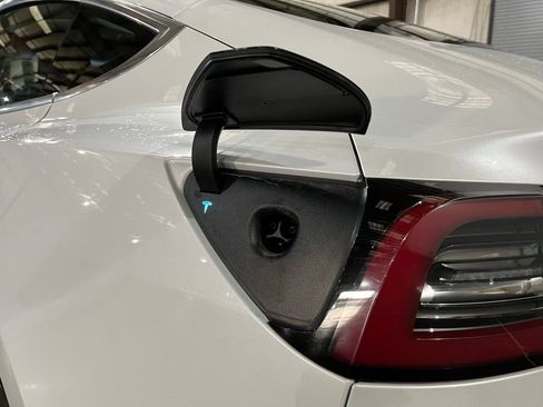 Used 2020 Tesla Model 3 Standard Range Plus image 12