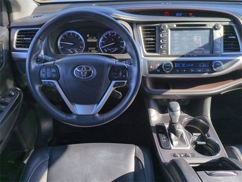 Used 2018 Toyota Highlander Limited Platinum image 15