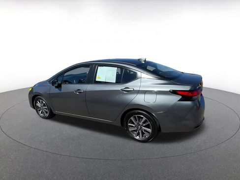 Used 2025 Nissan Versa SV image 9