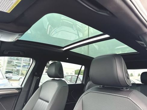 Certified 2024 Volkswagen Tiguan SE R-Line AWD/4WD image 18