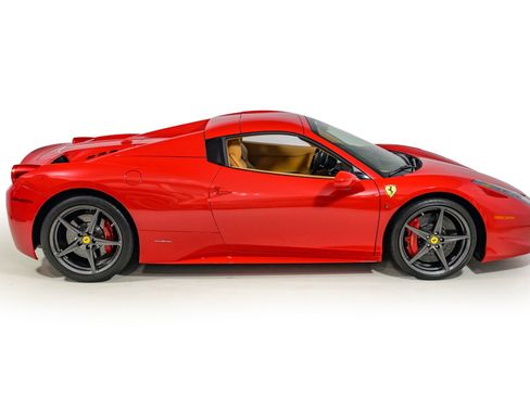 Used 2013 Ferrari 458 Spider RWD image 17
