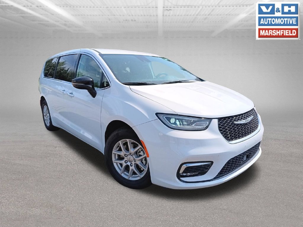Used 2024 Chrysler Pacifica Touring-L FWD image 7
