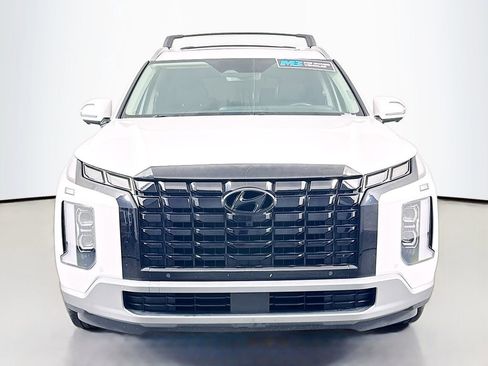 Used 2023 Hyundai Palisade SEL w/ Premium Package FWD image 2