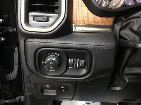 Used 2022 RAM 1500 Limited AWD/4WD image 10