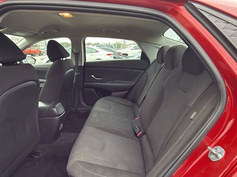 Used 2025 Hyundai Elantra SE FWD image 17