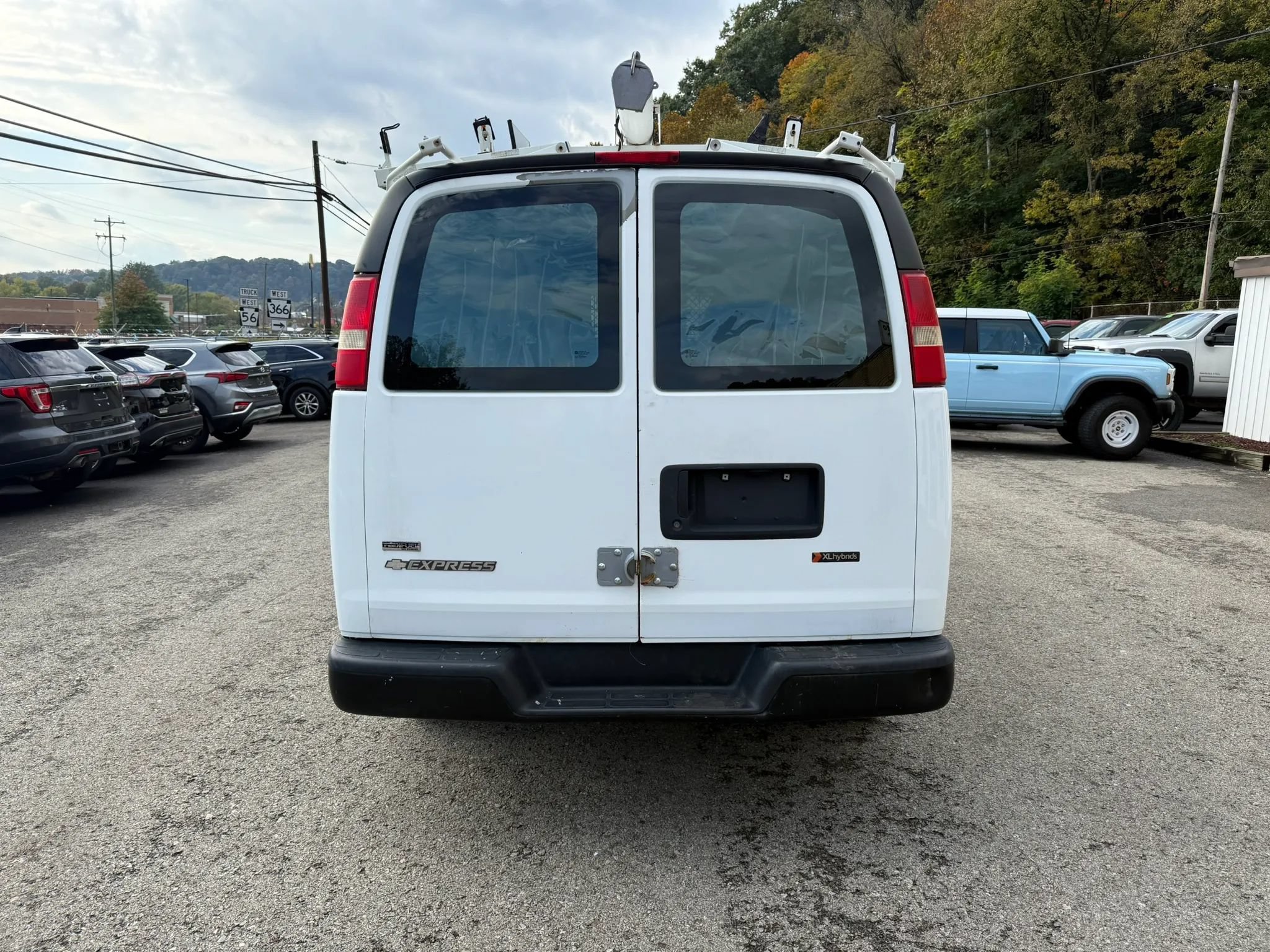 Used 2011 Chevrolet Express 2500 RWD image 8