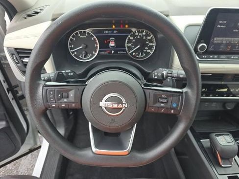 Used 2023 Nissan Rogue SV image 10