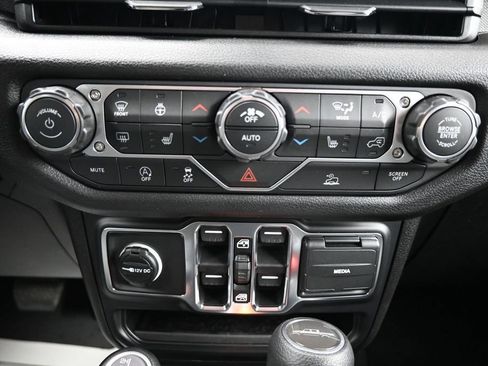 New 2026 Jeep Gladiator Sport AWD/4WD image 16