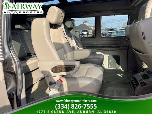 Used 2018 GMC Savana 2500 w/ Enhanced Convenience Package RWD image 12