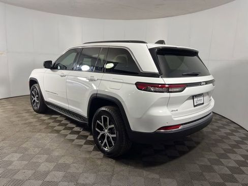 New 2025 Jeep Grand Cherokee Limited w/ Trailer Tow Package AWD/4WD image 4