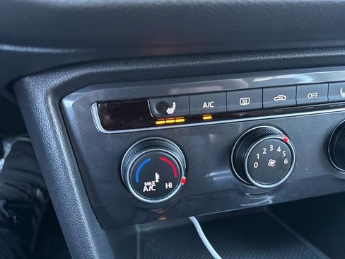 Used 2022 Volkswagen Tiguan S image 12