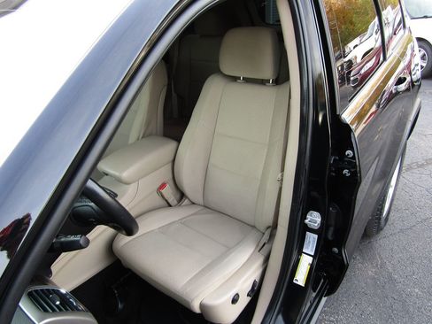 Used 2018 Jeep Grand Cherokee Laredo image 30