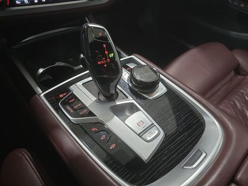Certified 2022 BMW 740i w/ M Sport Package RWD image 15