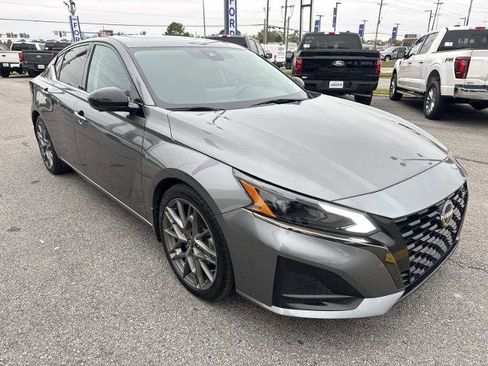 Used 2023 Nissan Altima 2.0 SR image 3