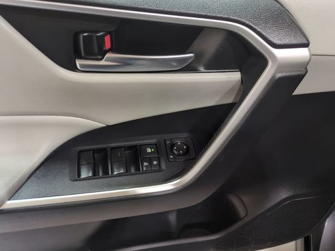 Used 2019 Toyota RAV4 XLE w/ Convenience Package AWD/4WD image 17