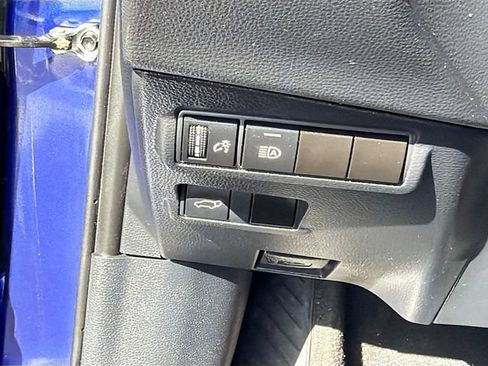 Used 2023 Toyota Corolla Cross XLE w/ Convenience Package FWD image 10