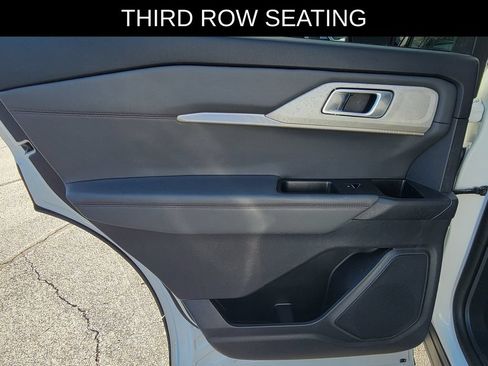 Used 2025 Ford Explorer Active AWD/4WD image 14
