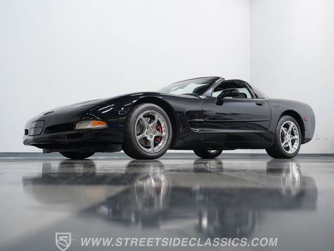 Used 2001 Chevrolet Corvette Coupe w/ Preferred Equipment Group2 RWD image 20