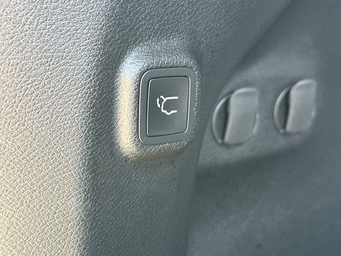 Used 2022 Jeep Cherokee Trailhawk w/ Comfort/Convenience Group AWD/4WD image 36