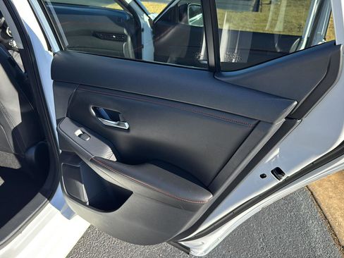 Used 2024 Nissan Sentra SR w/ SR Premium Package image 13