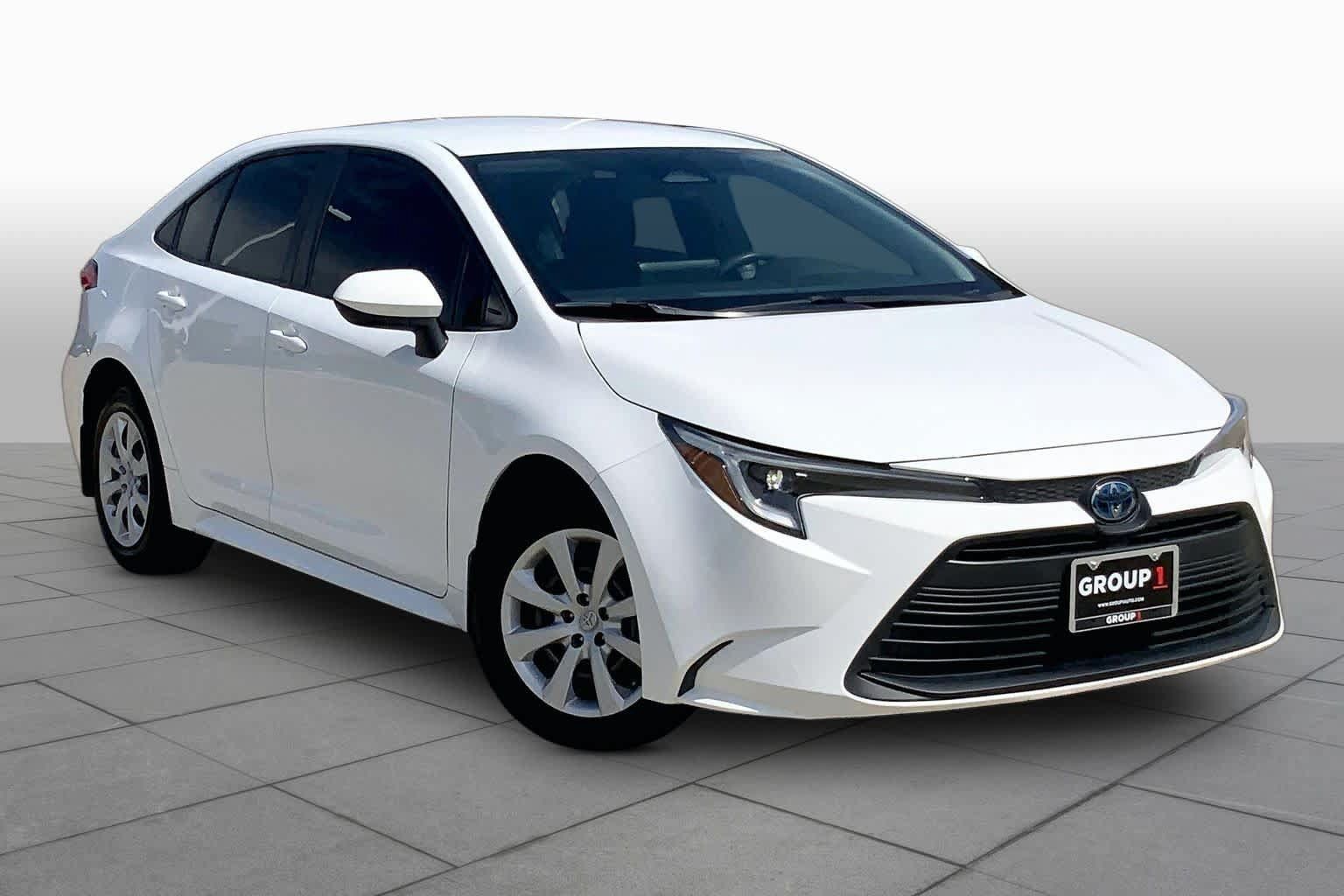 Used 2023 Toyota Corolla LE FWD image 3