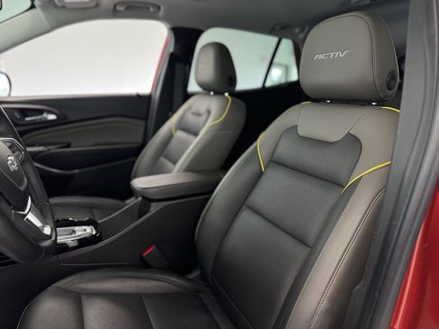 Used 2024 Chevrolet Trax ACTIV w/ Sunroof Package FWD image 13