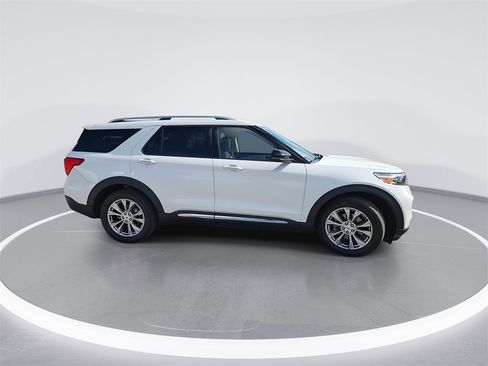 Used 2022 Ford Explorer Limited w/ Equipment Group 301A image 9