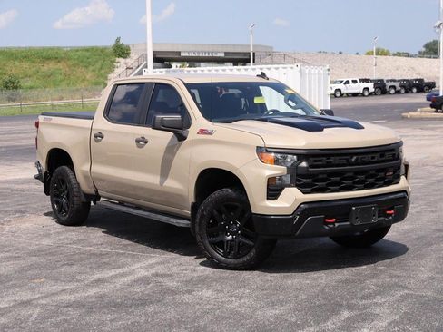 Used 2022 Chevrolet Silverado 1500 Custom Trail Boss AWD/4WD image 2