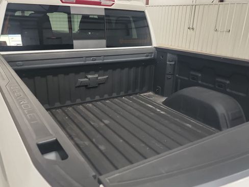 Used 2025 Chevrolet Silverado 1500 RST AWD/4WD image 15